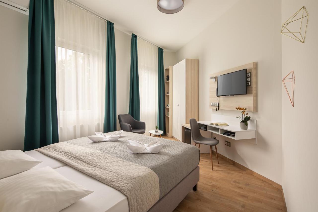 Kristaly Hotel Keszthely Exteriör bild